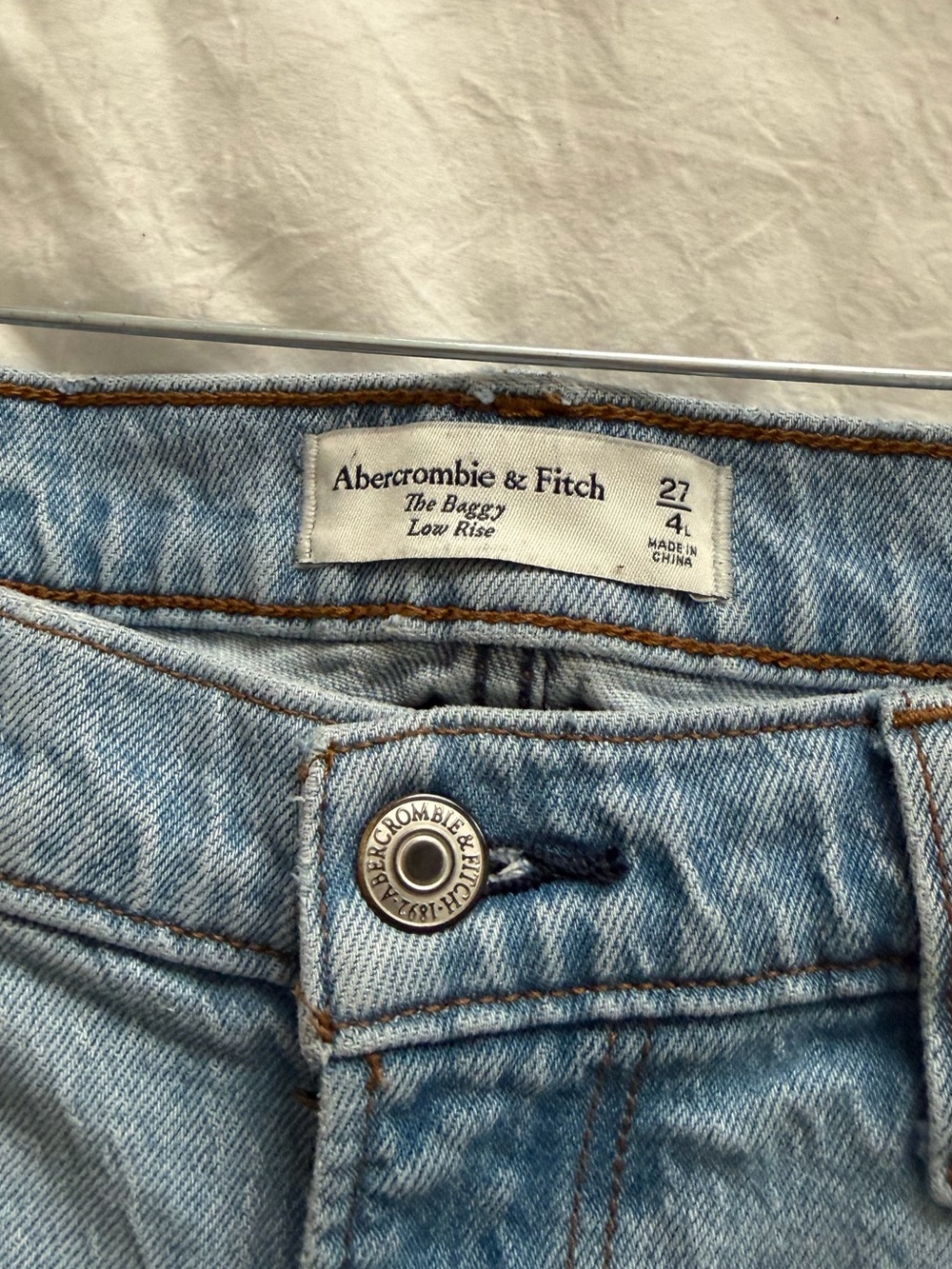 Abercrombie Low Rise Baggy Light Wash Jeans - Picture 5 of 5